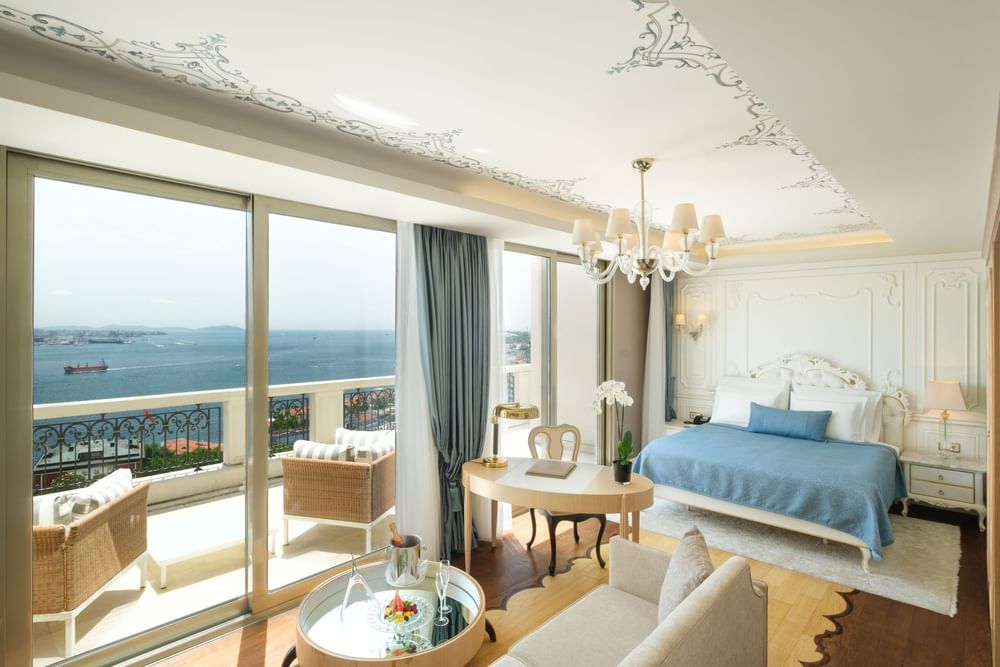 İstanbul’un en gözde adreslerinden biri olan CVK Park Bosphorus Hotel İstanbul’un özenle hazırladığı yılbaşı gala programıyla konuklar, yeni yıla muhteşem bir başlangıç yapıyor.